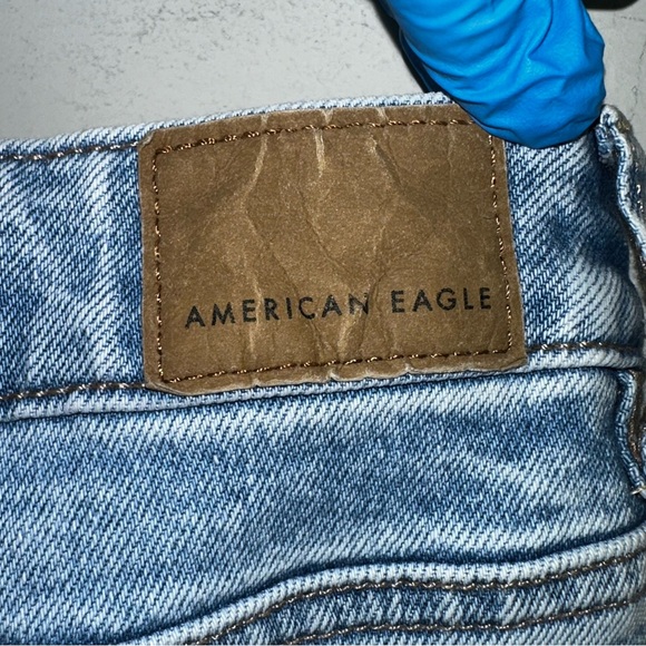 American Eagle Strigid Mom Jean in Blue Breeze Women Size 20 or 35 W Standard - Picture 5 of 15